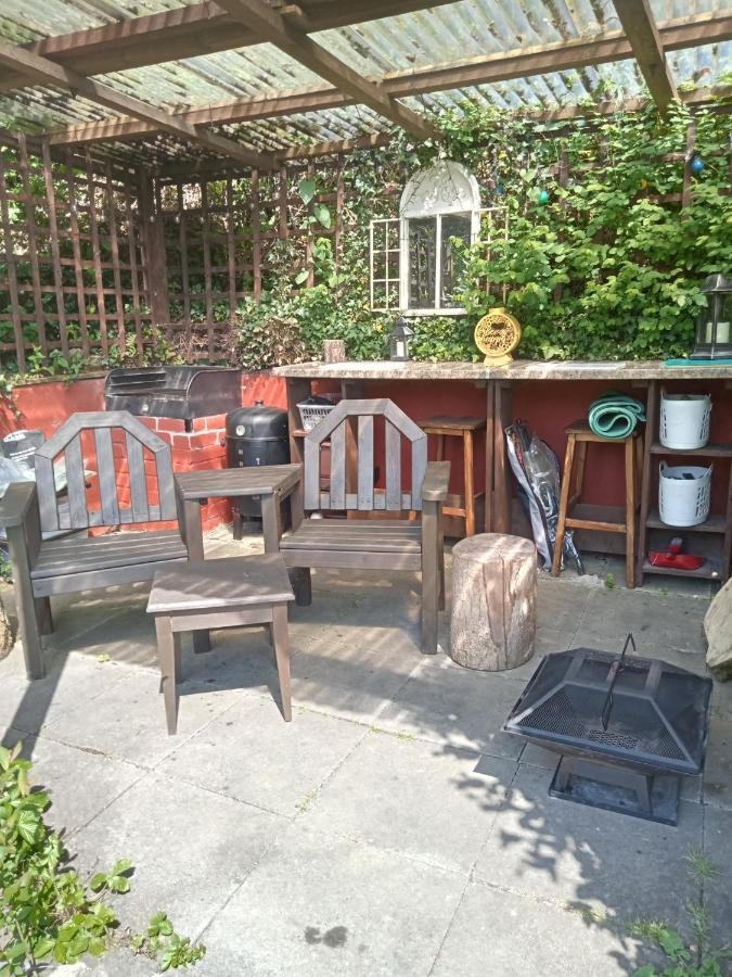 'Morris' The Shepherd'S Hut And Woodland Hot Tub Experience Carmarthen Kültér fotó