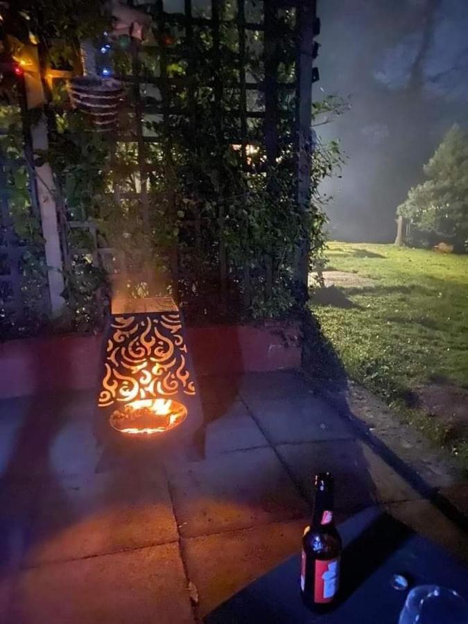 'Morris' The Shepherd'S Hut And Woodland Hot Tub Experience Carmarthen Kültér fotó